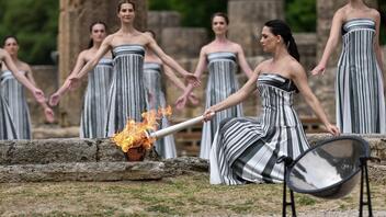 Μυσταγωγία στην Αρχαία Ολυμπία: Η ολυμπιακή φλόγα ξεκίνησε το ταξίδι της για το Παρίσι
