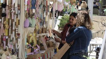 Τελευταία ευκαιρία για τα πασχαλινά ψώνια στην αγορά του Ηρακλείου