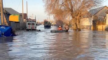 Πλημμύρες στη Ρωσία: Σε επικίνδυνα επίπεδα η στάθμη στον ποταμό Τομπόλ
