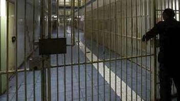 Αποφυλακίζονται υπό όρους δύο σωφρονιστικοί υπάλληλοι - Έχουν καταδικαστεί για εισαγωγή κινητών σε φυλακή
