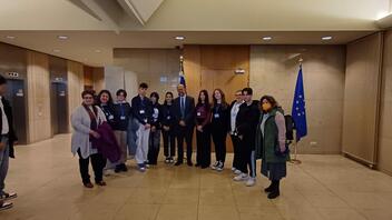 Μαθητές και εκπαιδευτικοί του 5ου ΓΕΛ Ηρακλείου, καλεσμένοι του Λ.Αυγενάκη στο Ευρωπαϊκό Κοινοβούλιο