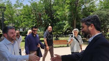 Στα Χανιά ο Νίκος Ανδρουλάκης – Συνομίλησε με πολίτες και καταστηματάρχες