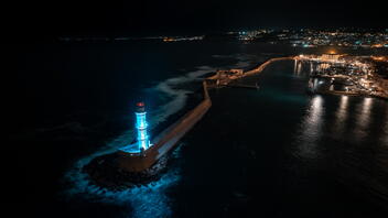 Φωταγωγείται ο Φάρος στο Ενετικό Λιμάνι των Χανίων για την Παγκόσμια Ημέρα Κοιλιοκάκης