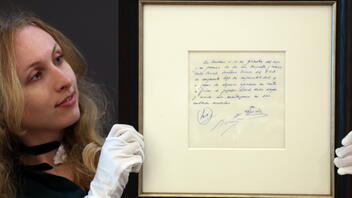 Λιονέλ Μέσι: Πωλήθηκε για 890.000 ευρώ η χαρτοπετσέτα στην οποία υπέγραψε το πρώτο συμβόλαιο