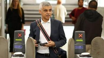 Ο Σαντίκ Καν επανεξελέγη δήμαρχος του Λονδίνου για τρίτη, ιστορική, θητεία