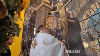 Η αποκαθήλωση του Κυρίου στον Άγιο Γεώργιο στο Ναύπλιο - Δείτε βίντεο 