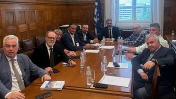 Συνάντηση βουλευτών του ΠΑΣΟΚ με την Ομοσπονδία Φορτοεκφορτωτών 