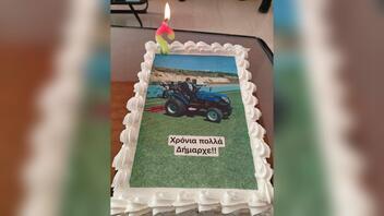 Η τούρτα του δημάρχου με την φωτογραφία ... που έγινε viral
