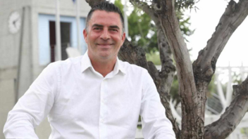 Νίκος Ξυλούρης: Ο κρητικός γιατρός που διεκδικεί μια θέση στην Ευρωβουλή