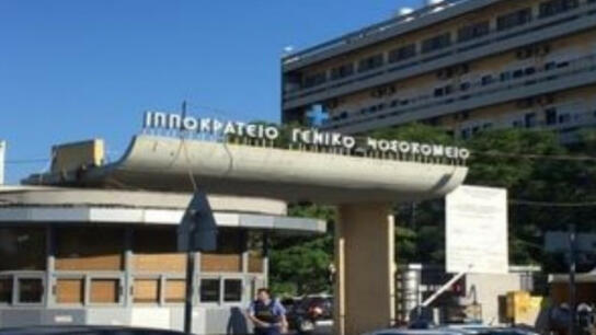 Θεσσαλονίκη: Αυτοκίνητο κατέληξε μέσα στο Ιπποκράτειο Νοσοκομείο, λόγω βλάβης