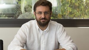 Ζαχαριάδης: «Το κτίριο στην Κουμουνδούρου δεν πωλείται, ο ΣΥΡΙΖΑ δεν χρωστάει»