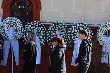 Βιολάντα, Κηδεία, Ελένη Κατσαρού