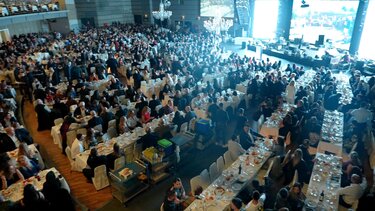 Όμιλος Καράτζη, Κοπή πίτας