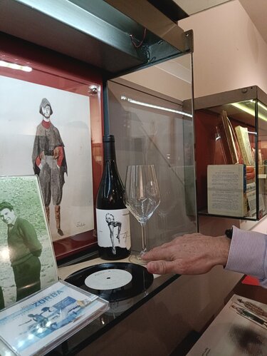 μουσειο καζαντζάκη ετικέτα επετειακός οίνος