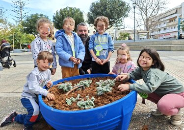 Μοσχοβόλησε … Κρήτη η πλατεία του Αγίου Γεωργίου "Πεταλιώτη"