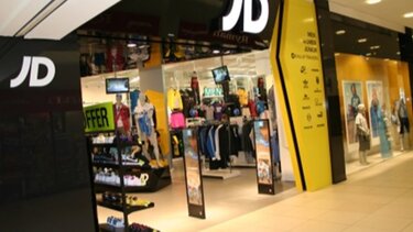 Επεκτείνεται στην Ελλάδα η JD Sports που εξαγόρασε τα Cosmos Sport της οικογένειας Τσικνάκη