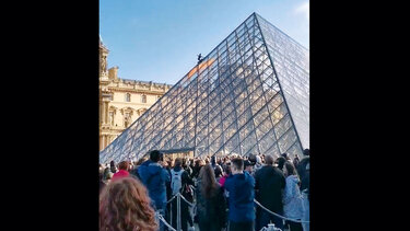 Παραιτήθηκε η διευθύντρια του Μουσείου του Λούβρου