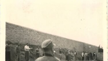 Καισαριανή: Αδημοσίευτες φωτογραφίες-ντοκουμέντο από τα πρόσωπα των 200 εκτελεσθέντων στο Σκοπευτήριο!