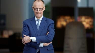 Τέσσερα χρόνια πολέμου: Η Γερμανία θα βοηθήσει την Ουκρανία όπου και όσο μπορεί, δηλώνει ο Μερτς