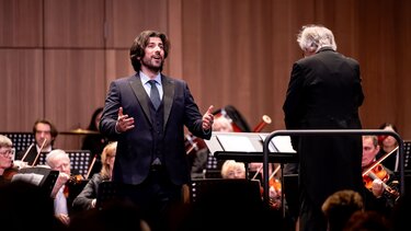 Μάνος Χριστοφακάκης, Βαθύφωνος