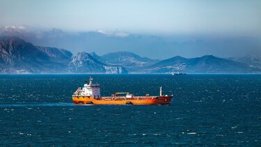 Reuters: Το πετρέλαιο κάνει άλμα 10% μετά το χτύπημα στο Ιράν, κοντά στα 80 δολάρια το Μπρεντ