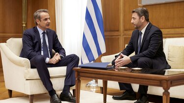 Πόλεμος στη Μέση Ανατολή: Συνάντηση Μητσοτάκη - Ανδρουλάκη το μεσημέρι της Τρίτης