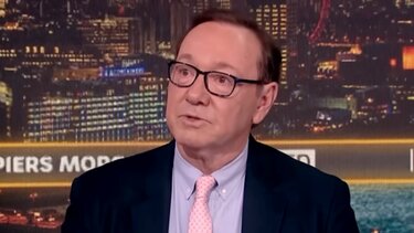 Ο Κέβιν Σπέισι κατέληξε σε συμφωνία με τρεις άνδρες που τον κατηγορούσαν για σεξουαλική κακοποίηση