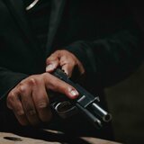 Παράνυμφοι: 19χρονος καταγγέλλεται ότι «γάζωσε» σπίτι και αυτοκίνητο κτηνοτρόφου