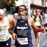 Κωστής Μανιουδάκης: Ο Κρητικός δρομέας που κέντρισε τα βλέμματα στον Αυθεντικό Μαραθώνιο της Αθήνας 