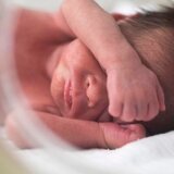 Ηλεία: Πώς αποκαλύφθηκε η κακοποίηση του βρέφους 10 μηνών στον Πύργο, η μητέρα συνελήφθη και αφέθηκε ελεύθερη