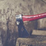 Είδε όραμα ότι πρέπει να σκοτώσει το παιδί της γειτόνισσας και άρπαξε τσεκούρι 