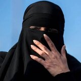 Θάνος Πλεύρης: Προς απαγόρευση η χρήση μπούρκας στην Ελλάδα