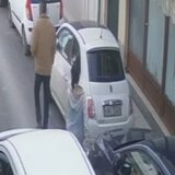 Kρητικιά στιχουργός άφησε για λίγο τη βαλίτσα στη βεράντα για να τη βάλει στο αυτοκίνητο και την έκλεψαν