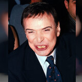 Γιώργος Μαρίνος: Η ζωή και η πορεία του πρώτου σόουμαν της Ελλάδας και το θαρραλέο coming out του