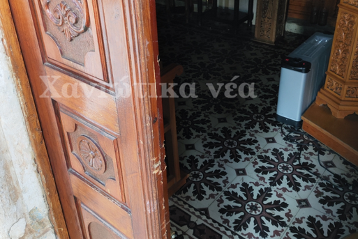 Έσπασαν την πόρτα της εκκλησίας και έκλεψαν τάματα από τις εικόνες