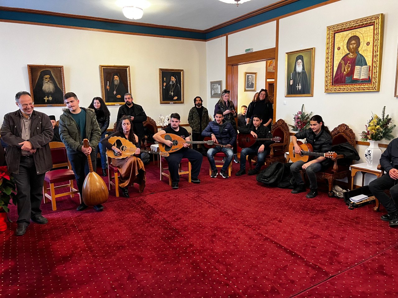 Έψαλαν τα Πρωτοχρονιάτικα κάλαντα στον Αρχιεπίσκοπο Κρήτης 
