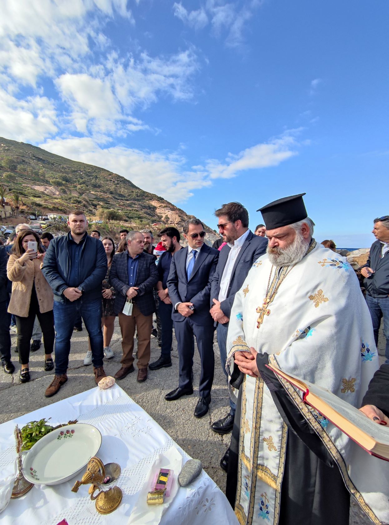 Πλήθος κόσμου στις τελετές καθαγιασμού των υδάτων στο Μαλεβιζί