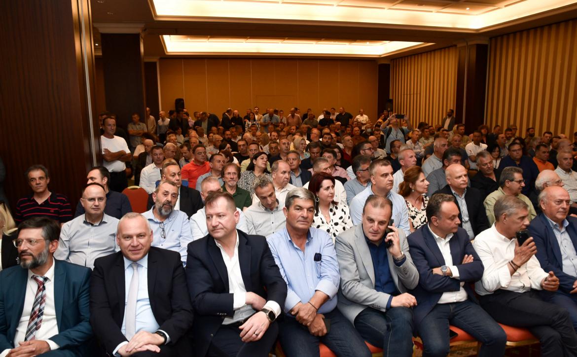  Αυγενάκης από Λάρισα Το ΥΠΑΑΤ έχει καταβάλει μέχρι σήμερα 569 εκατ. ευρώ για τη Θεσσαλία