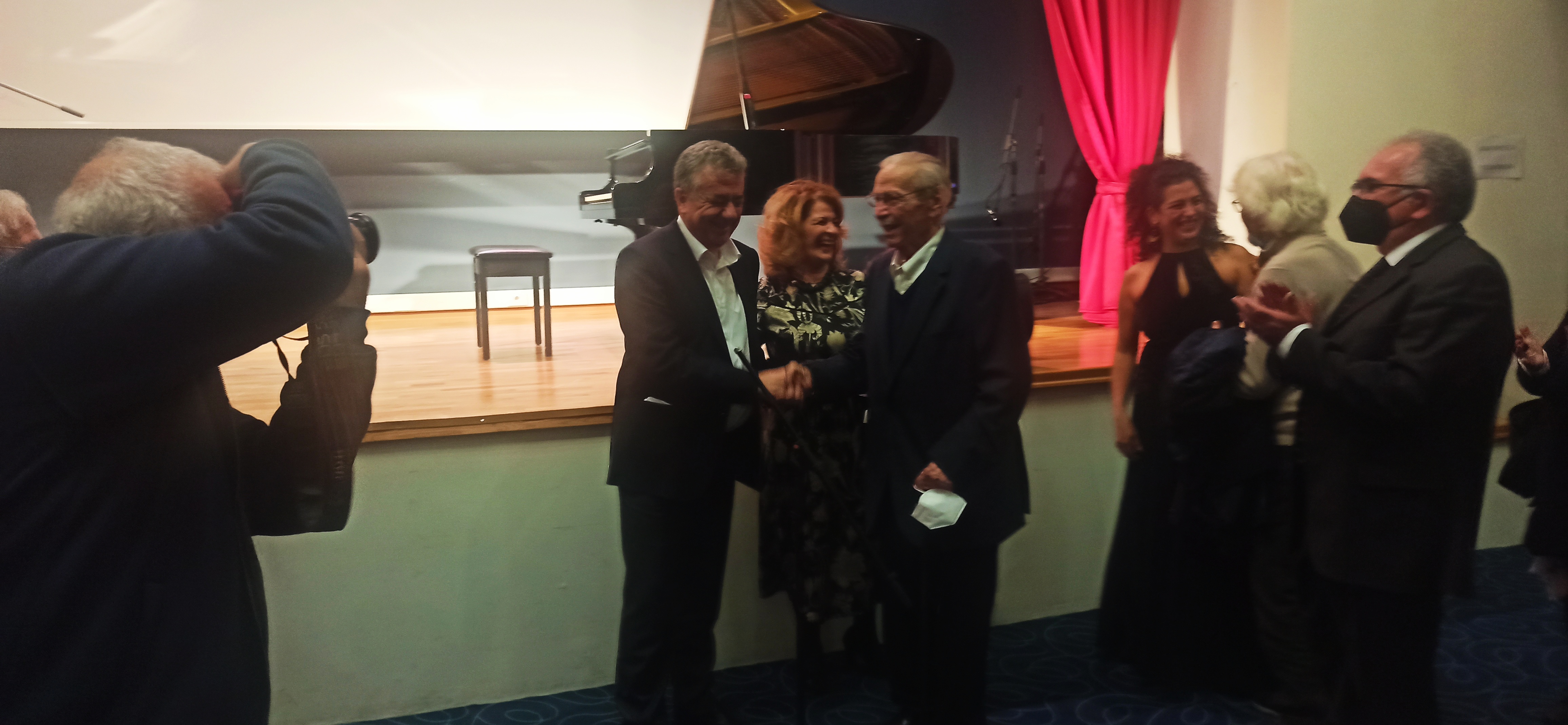 Βράβευση Ματζαπετακη με Περιφερειαρχη