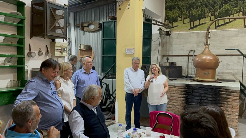 Γιόρτασαν την εκλογή της Ελένης… σε ρακοκάζανο !