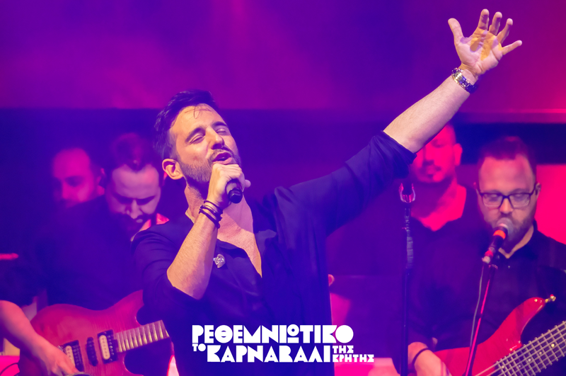 Κέφι και διασκέδαση στο χορό των ομάδων του Ρεθεμνιώτικου Καρναβαλιού.