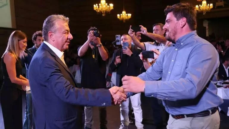 αρναουτάκης καμπουράκης