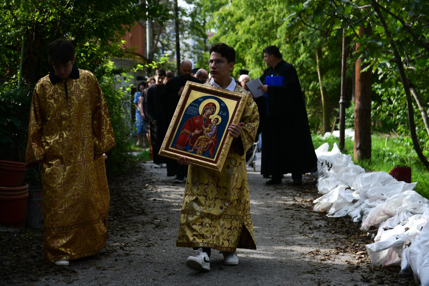 Λιτανεία της εικόνας της Παναγίας Ζωοδόχου Πηγής στους Αμπελόκηπους Λάρισας για την αποφυγή νέας πλημμύρας
