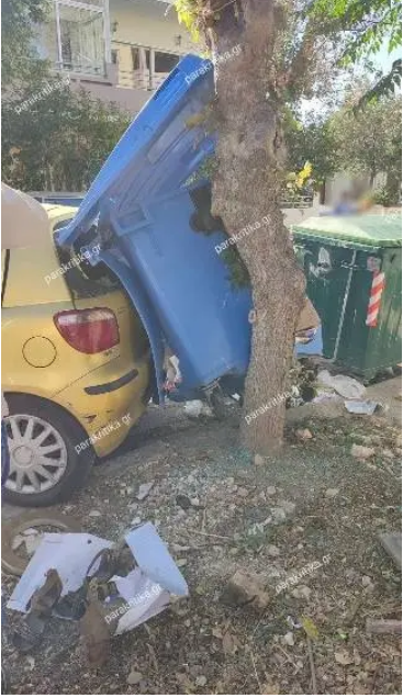 Μετά τη σύγκρουση κατάληξε πάνω σε κάδο και δέντρο