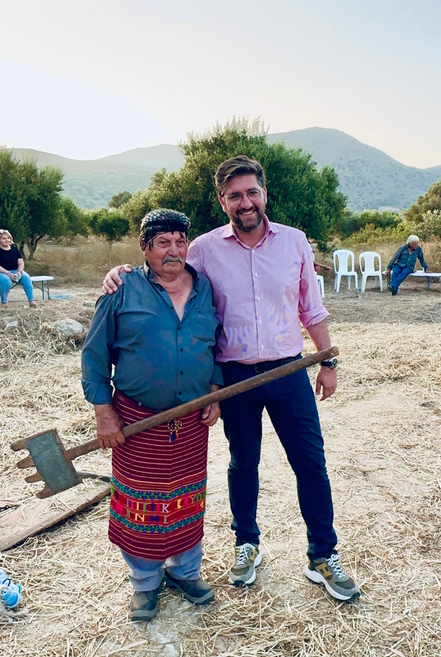 Αναβίωσε στην Μονή το παραδοσιακό αλώνισμα