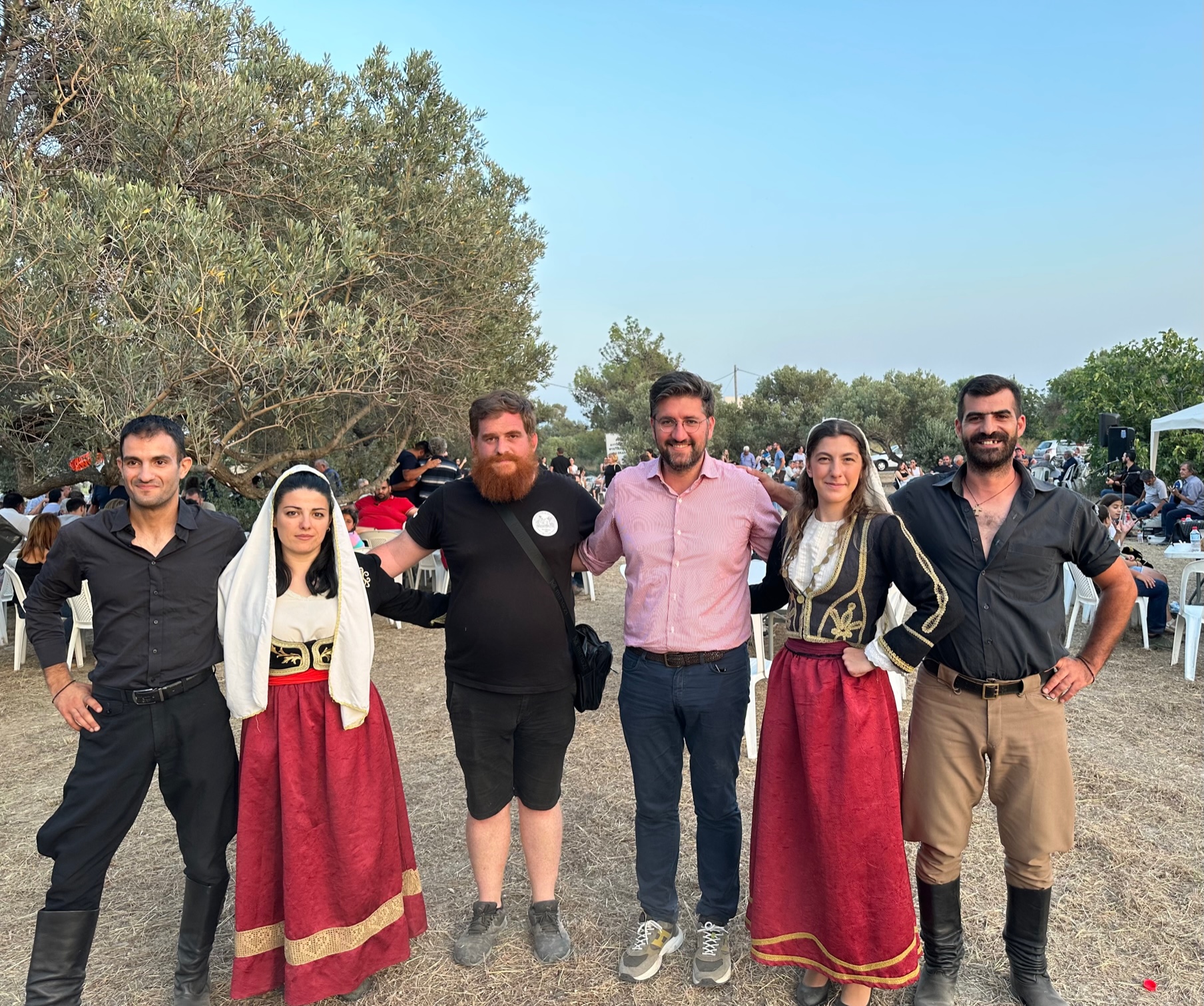 Αναβίωσε στην Μονή το παραδοσιακό αλώνισμα