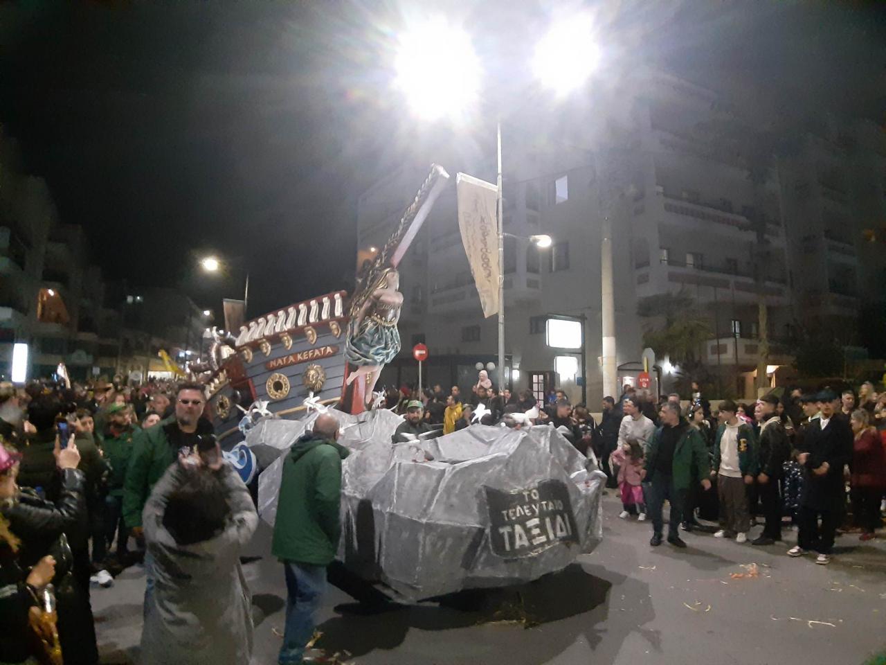 νυχτερινη παρέλαση-ρεθυμνο