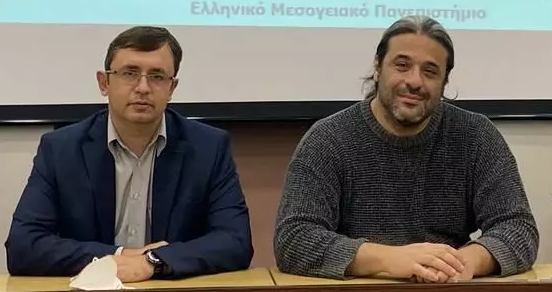 Ο κ. Παναγιωτάκης (αριστερά) και ο κ. Παπαδάκης (δεξιά) από την εκδήλωση παρουσίασης του έργου Visit Planner στο Εμπορικό Επιμελητήριο Λασιθίου στον Άγιο Νικόλαο τον 10/2021.