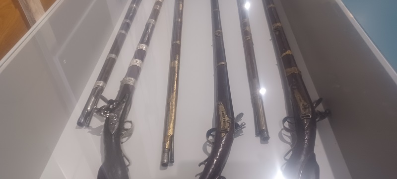 «Των αντρειωμένων τ’ άρματα»: όπλα και εφόδια των Κρητικών στην Επανάσταση του 1821, από τη συλλογή Ευ. Τζιρτζιλάκη