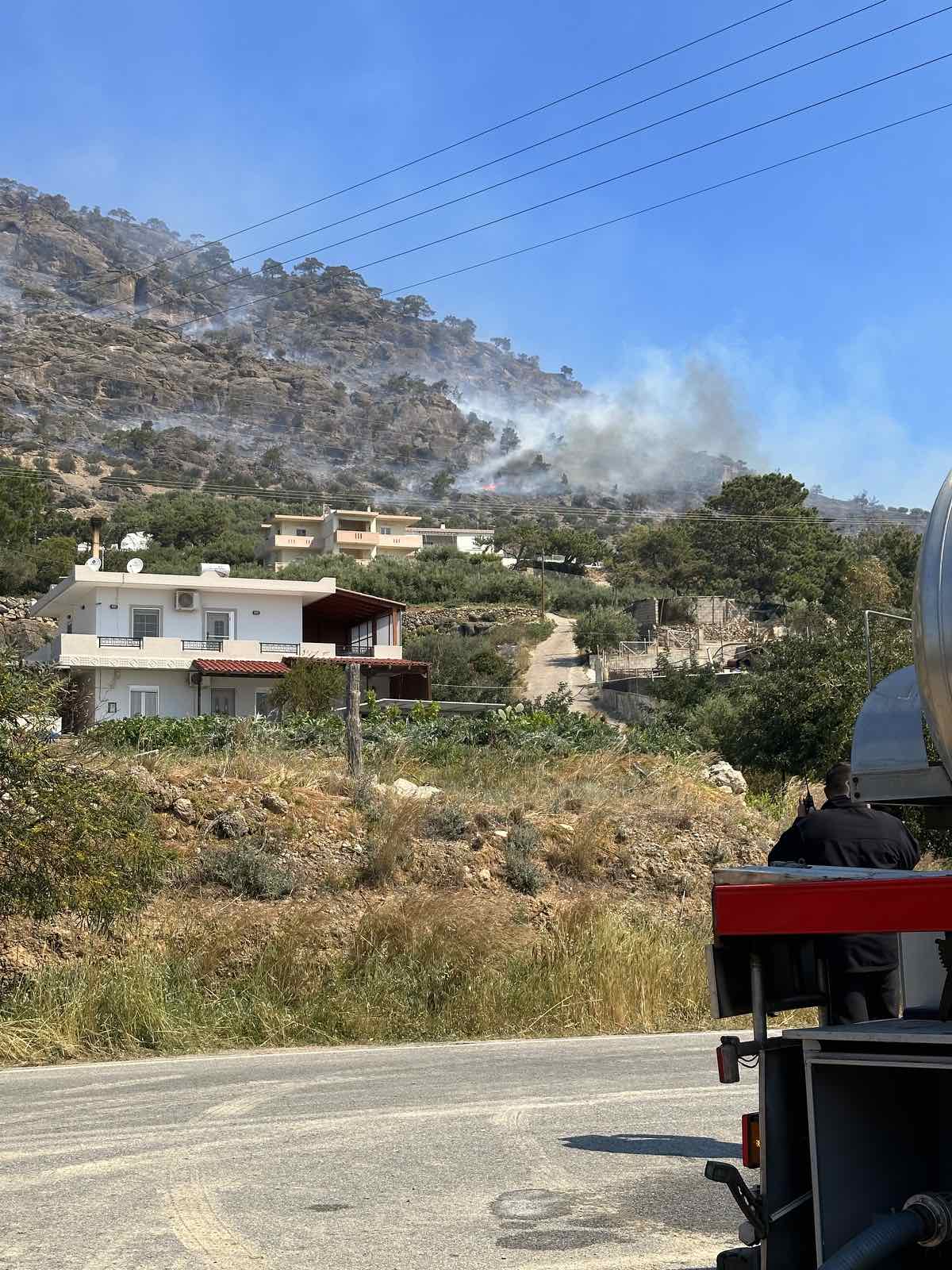 Ολονύχτια μάχη στο πύρινο μέτωπο της Ιεράπετρας - Έγιναν στάχτη χιλιάδες στρέμματα